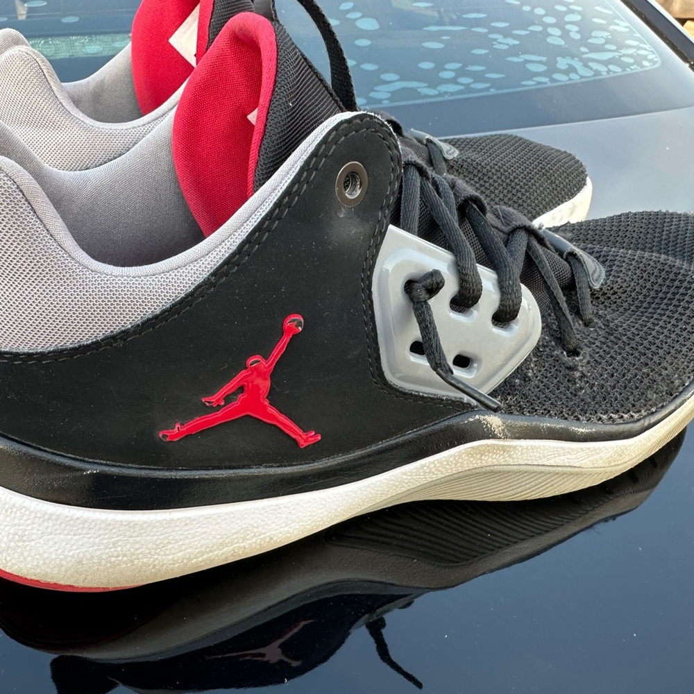 Jordan Men's Black and Red Athletic Shoes